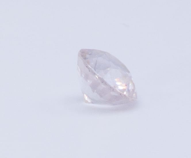 2ct White Sapphire VVS Oval Shape (7.2x6.5x4.7 mm) Unheated gemstone from Sri Lanka