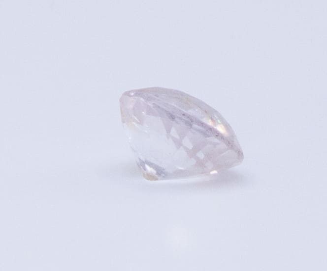 2ct White Sapphire VVS Oval Shape (7.2x6.5x4.7 mm) Unheated gemstone from Sri Lanka