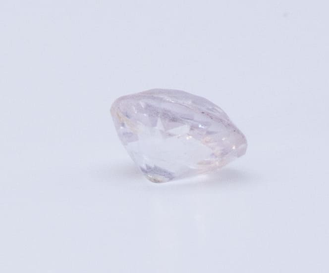 2ct White Sapphire VVS Oval Shape (7.2x6.5x4.7 mm) Unheated gemstone from Sri Lanka