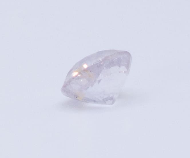 2ct White Sapphire VVS Oval Shape (7.2x6.5x4.7 mm) Unheated gemstone from Sri Lanka