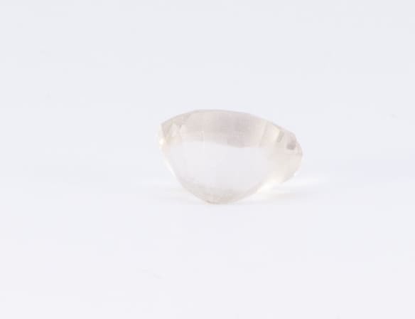 1.7ct White - Off Quartz SI1 Oval Shape (8.7x6.6x5.2 mm) Unheated gemstone from Sri Lanka