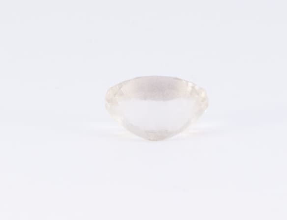 1.7ct White - Off Quartz SI1 Oval Shape (8.7x6.6x5.2 mm) Unheated gemstone from Sri Lanka