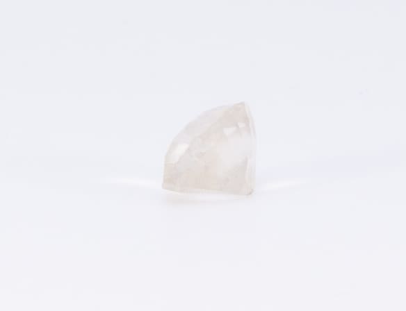 1.7ct White - Off Quartz SI1 Oval Shape (8.7x6.6x5.2 mm) Unheated gemstone from Sri Lanka