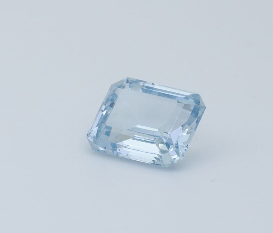 6.5ct Light Blue Spinel VVS Oval Shape (10x11.09x5.9 mm) Unheated gemstone from Sri Lanka