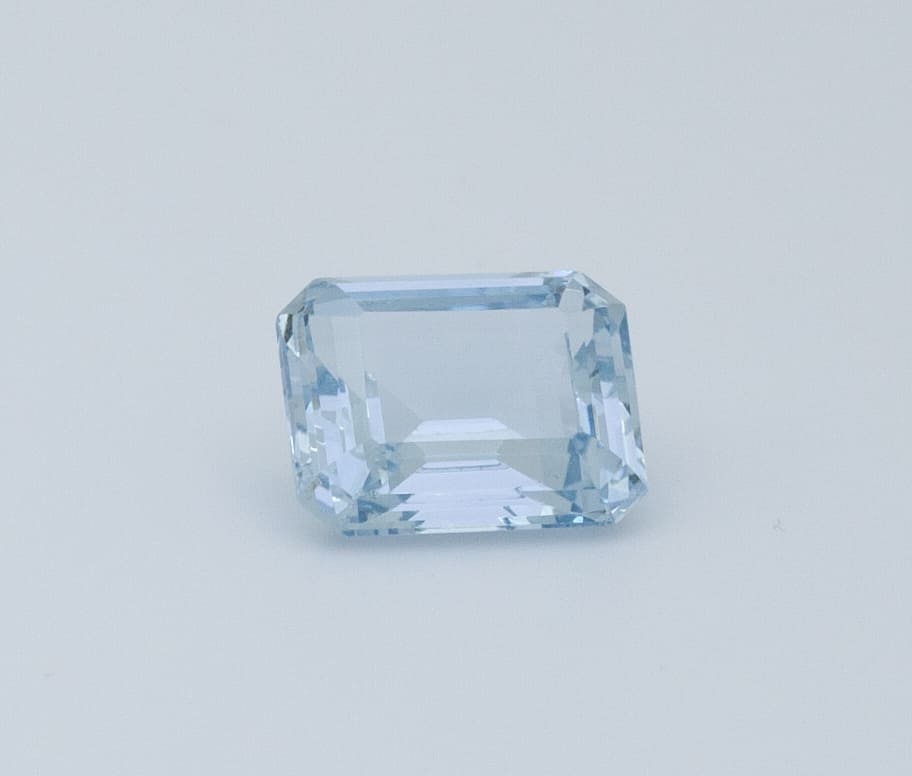 6.5ct Light Blue Spinel VVS Oval Shape (10x11.09x5.9 mm) Unheated gemstone from Sri Lanka