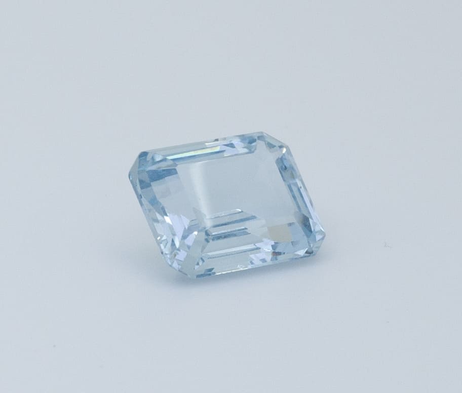 6.5ct Light Blue Spinel VVS Oval Shape (10x11.09x5.9 mm) Unheated gemstone from Sri Lanka