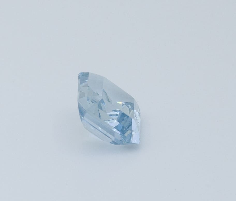 6.5ct Light Blue Spinel VVS Oval Shape (10x11.09x5.9 mm) Unheated gemstone from Sri Lanka