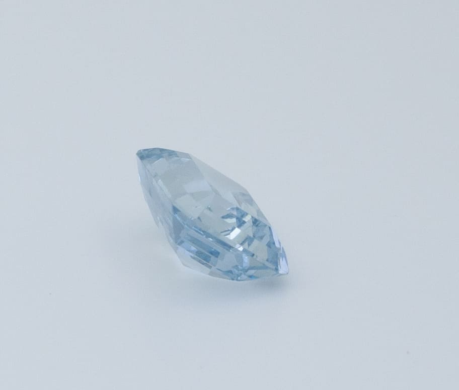 6.5ct Light Blue Spinel VVS Oval Shape (10x11.09x5.9 mm) Unheated gemstone from Sri Lanka