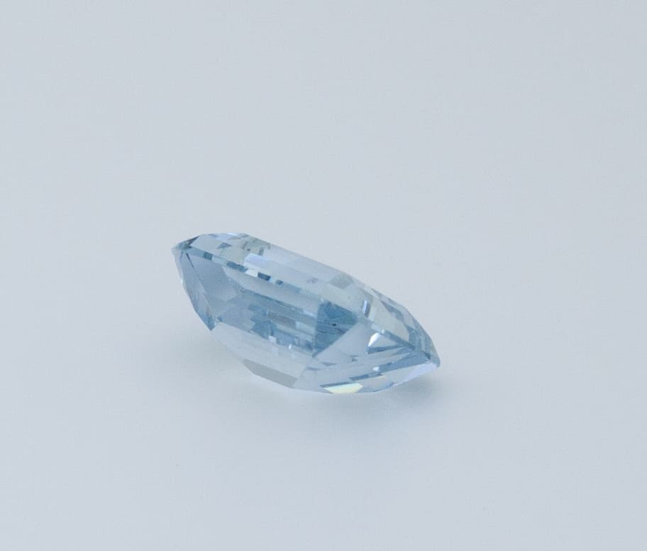 6.5ct Light Blue Spinel VVS Oval Shape (10x11.09x5.9 mm) Unheated gemstone from Sri Lanka