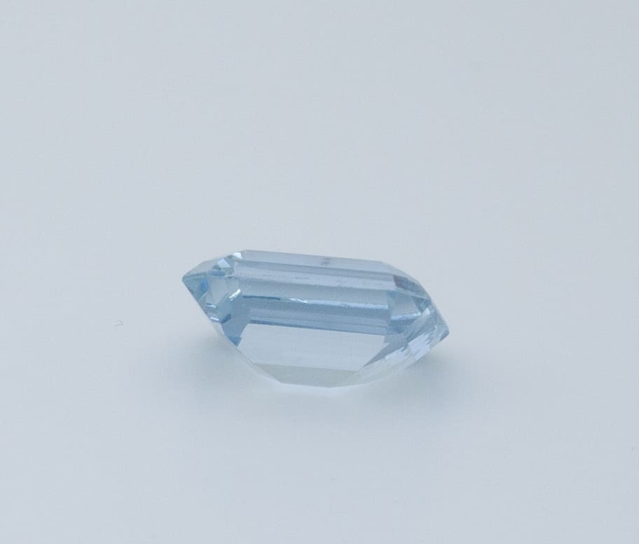 6.5ct Light Blue Spinel VVS Oval Shape (10x11.09x5.9 mm) Unheated gemstone from Sri Lanka