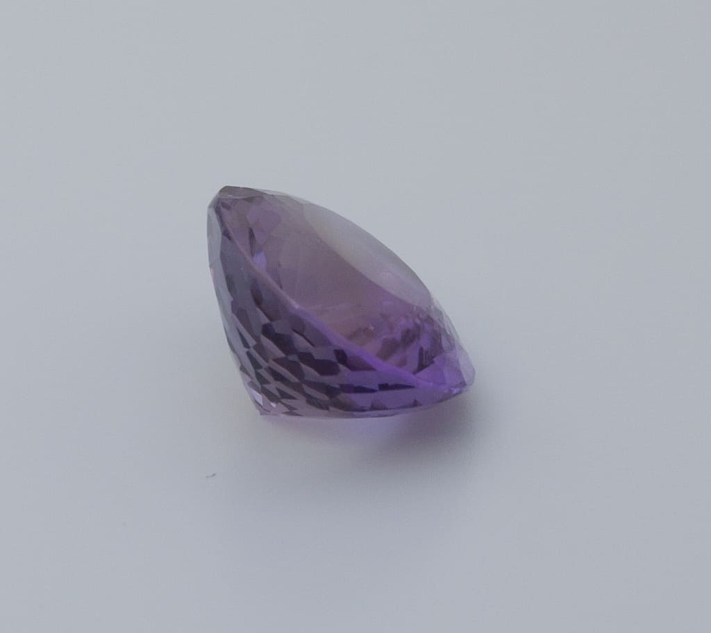 11.2ct Purple Amethyst VVS Oval Shape (16.9x13.9x8.5 mm) Unheated gemstone from Sri Lanka