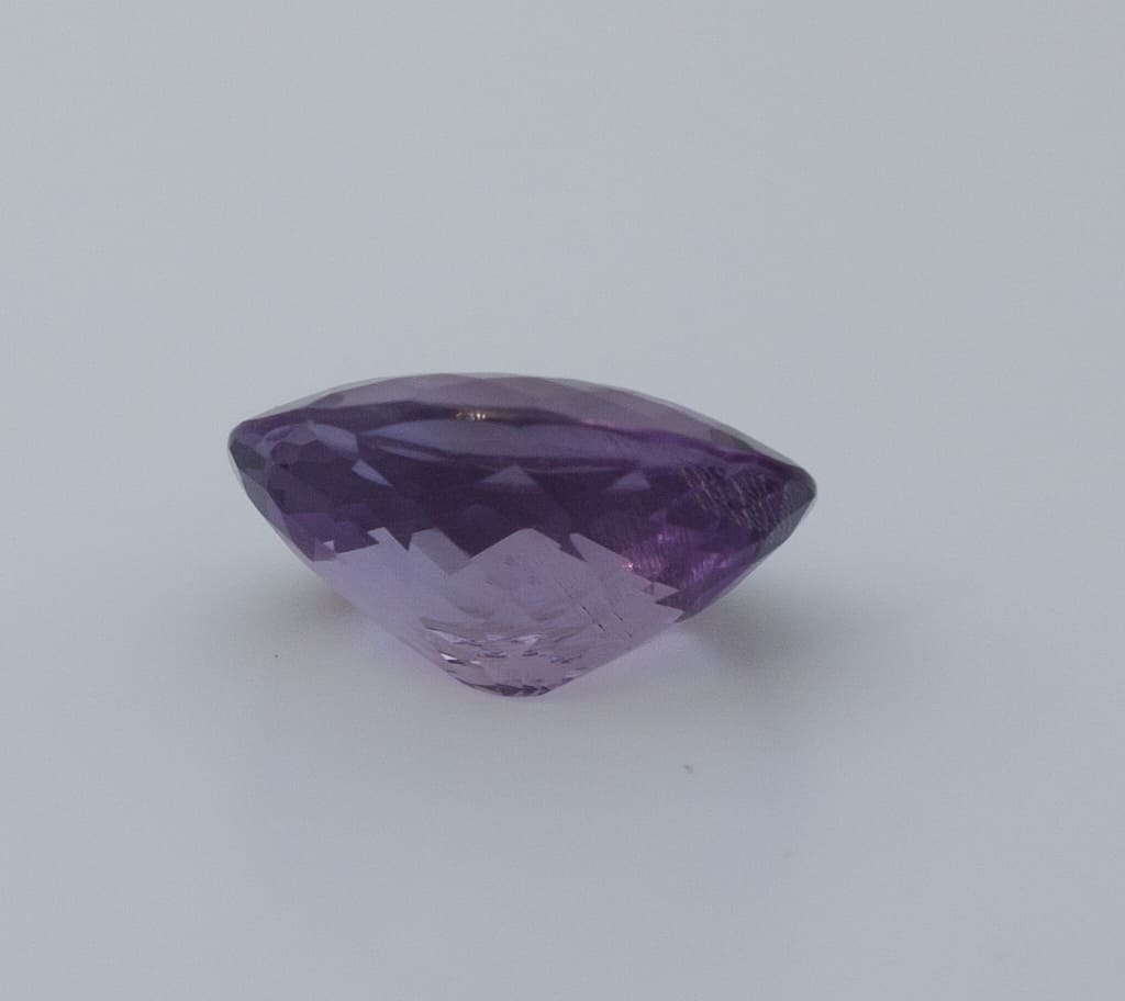 11.2ct Purple Amethyst VVS Oval Shape (16.9x13.9x8.5 mm) Unheated gemstone from Sri Lanka