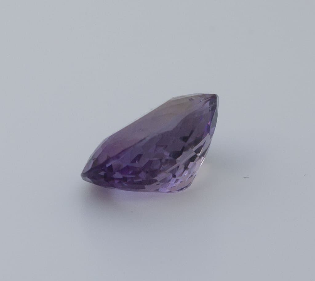 11.2ct Purple Amethyst VVS Oval Shape (16.9x13.9x8.5 mm) Unheated gemstone from Sri Lanka