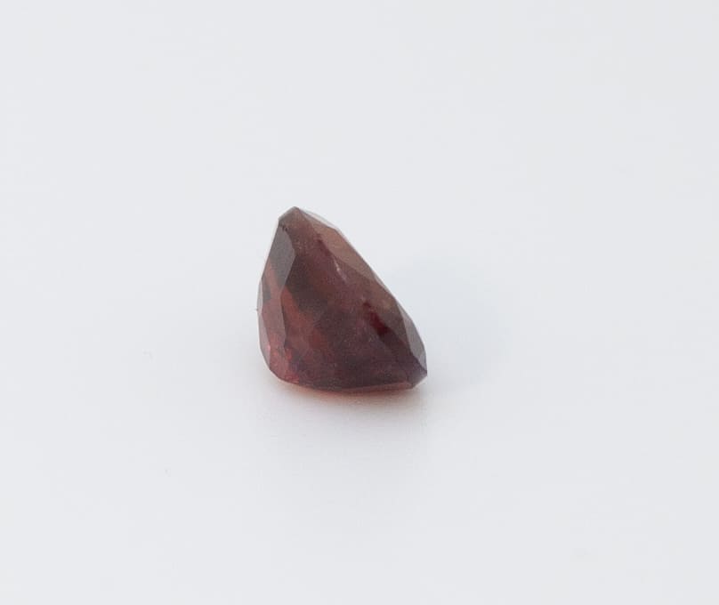 2.5ct Red Tourmaline VVS Oval Shape (8.9x6.4x5 mm) Unheated gemstone from Sri Lanka