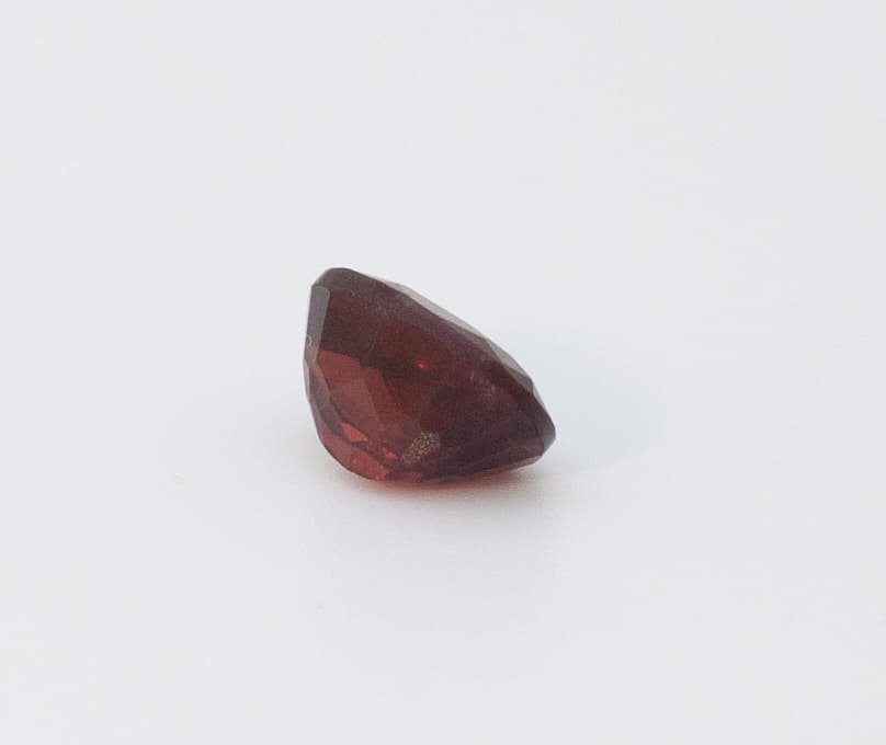 2.5ct Red Tourmaline VVS Oval Shape (8.9x6.4x5 mm) Unheated gemstone from Sri Lanka