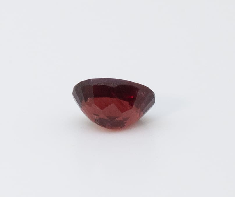 2.5ct Red Tourmaline VVS Oval Shape (8.9x6.4x5 mm) Unheated gemstone from Sri Lanka