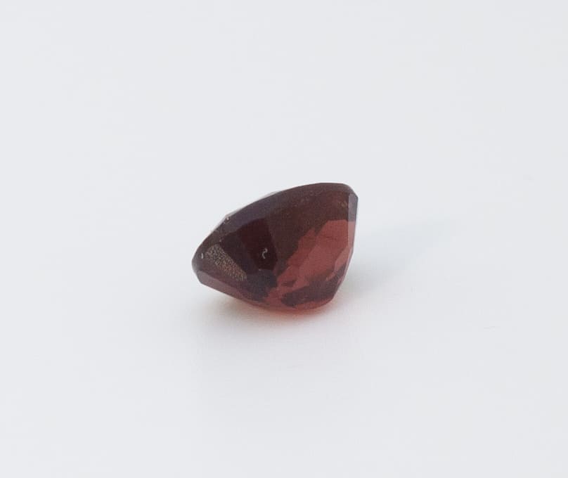 2.5ct Red Tourmaline VVS Oval Shape (8.9x6.4x5 mm) Unheated gemstone from Sri Lanka