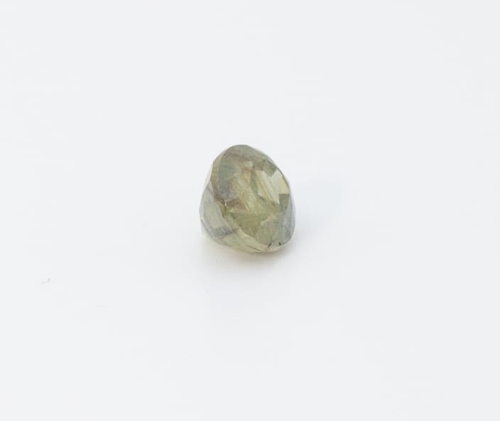 1ct Green Garnet Very slightly included (vsi) Oval Shape (5.8x4.9x4 mm) Unheated gemstone from Sri Lanka