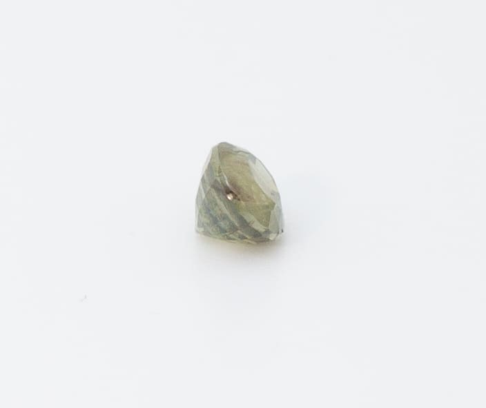 1ct Green Garnet Very slightly included (vsi) Oval Shape (5.8x4.9x4 mm) Unheated gemstone from Sri Lanka