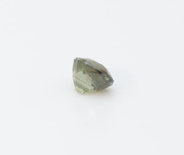 1ct Green Garnet Very slightly included (vsi) Oval Shape (5.8x4.9x4 mm) Unheated gemstone from Sri Lanka