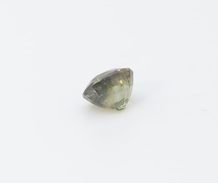 1ct Green Garnet Very slightly included (vsi) Oval Shape (5.8x4.9x4 mm) Unheated gemstone from Sri Lanka