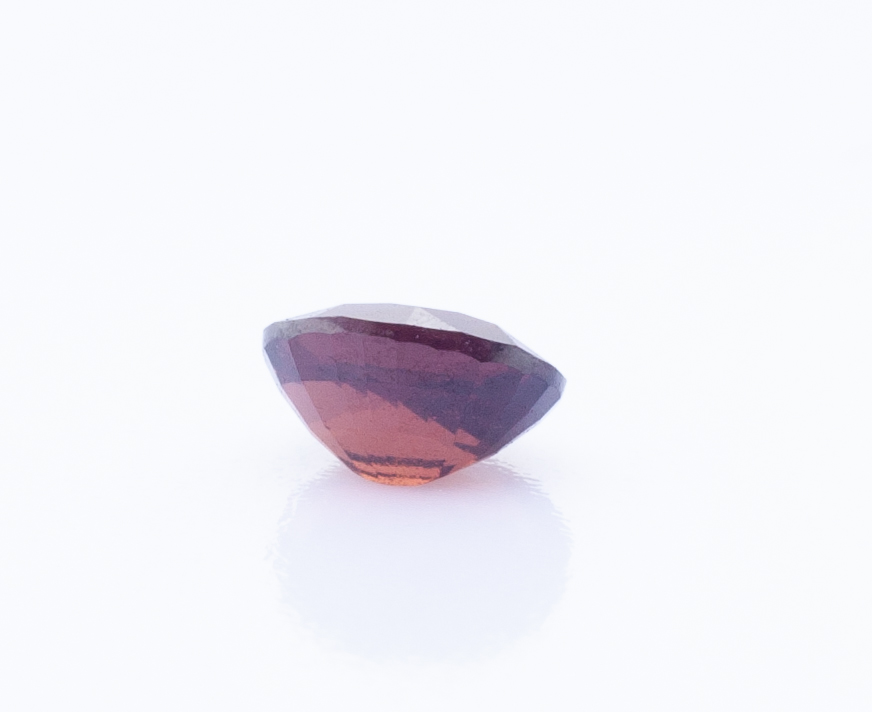 0.5ct Red Spinel VVS Oval Shape (5.2x4.2x2.7 mm) Unheated gemstone from Sri Lanka