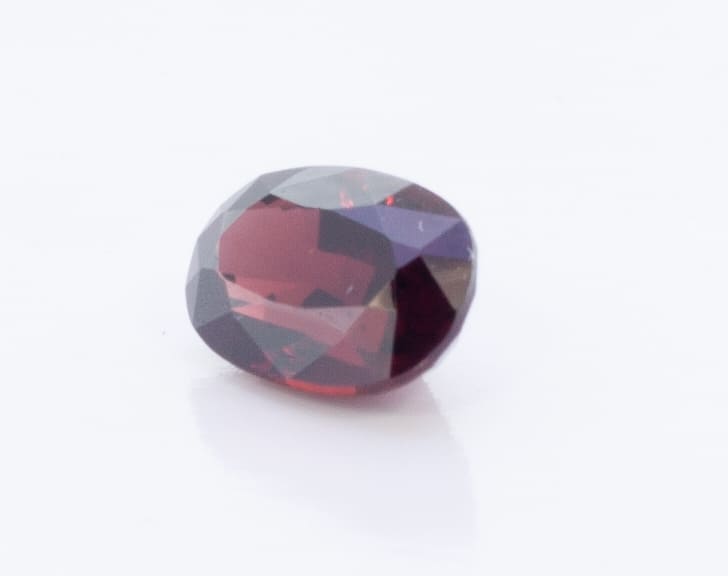 3.7ct Red Garnet VVS Oval Shape (10.5x7.2x5.3 mm) Unheated gemstone from Sri Lanka