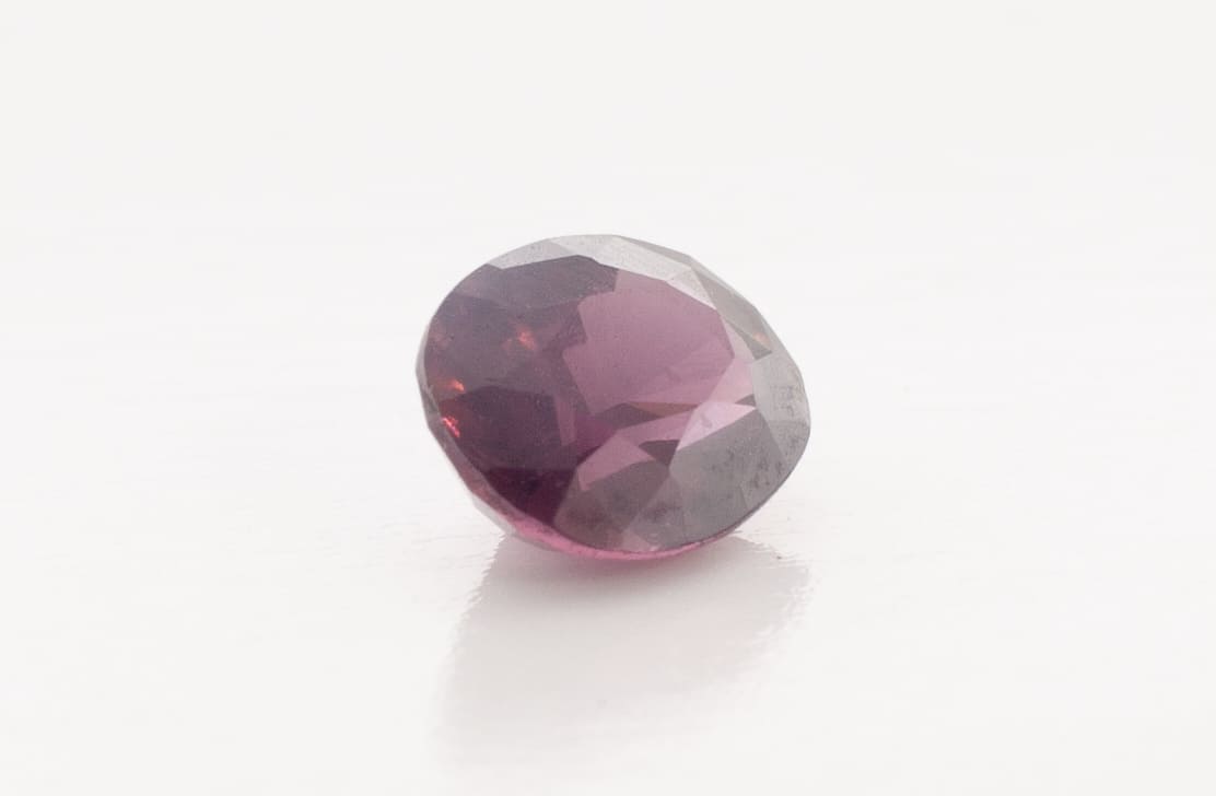 1.05ct Deep Pink Spinel VVS Oval Shape (6.6x5.4x3.8 mm) Unheated gemstone from Sri Lanka