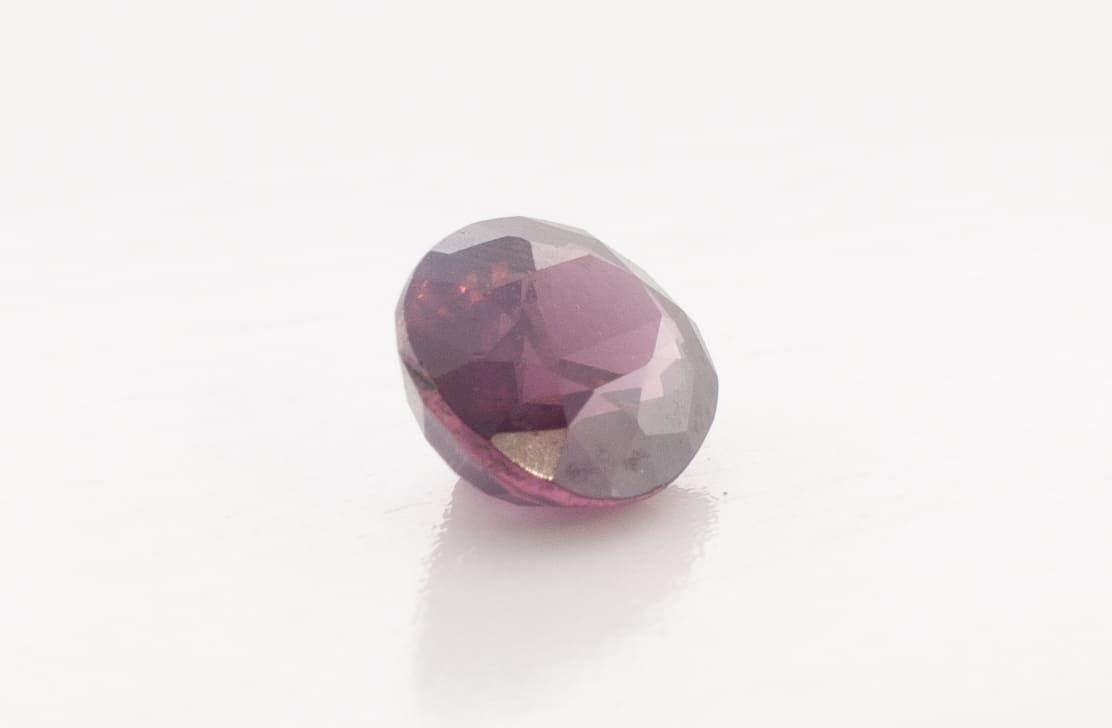 1.05ct Deep Pink Spinel VVS Oval Shape (6.6x5.4x3.8 mm) Unheated gemstone from Sri Lanka