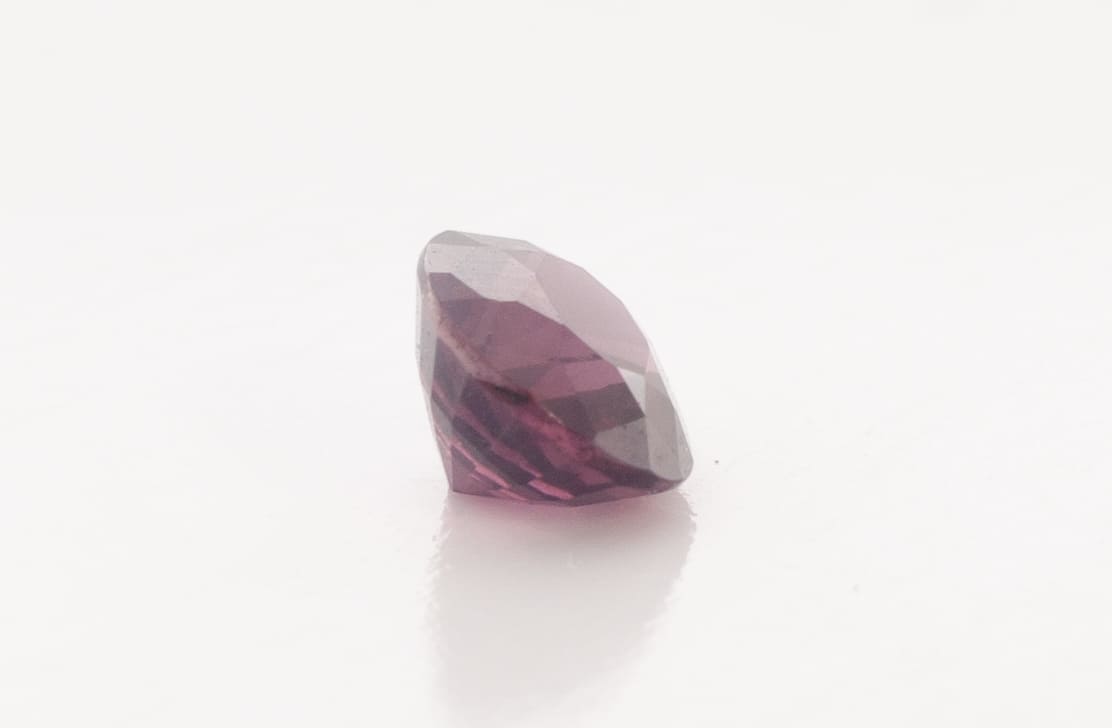 1.05ct Deep Pink Spinel VVS Oval Shape (6.6x5.4x3.8 mm) Unheated gemstone from Sri Lanka