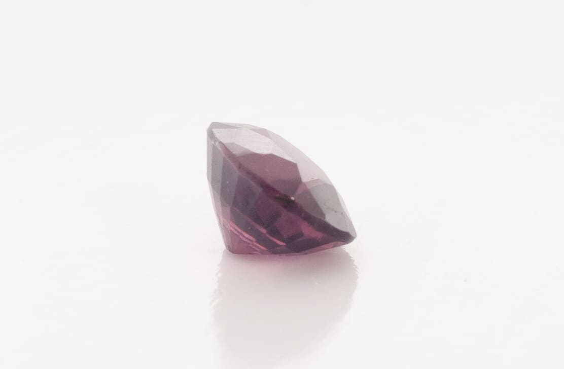 1.05ct Deep Pink Spinel VVS Oval Shape (6.6x5.4x3.8 mm) Unheated gemstone from Sri Lanka