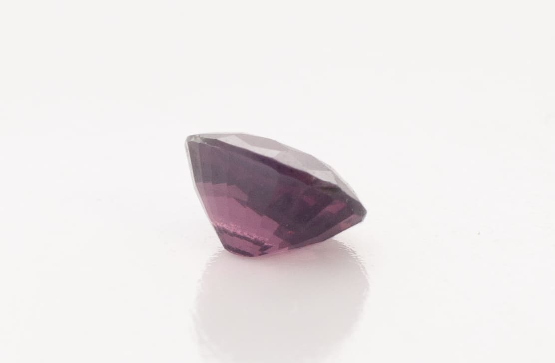 1.05ct Deep Pink Spinel VVS Oval Shape (6.6x5.4x3.8 mm) Unheated gemstone from Sri Lanka