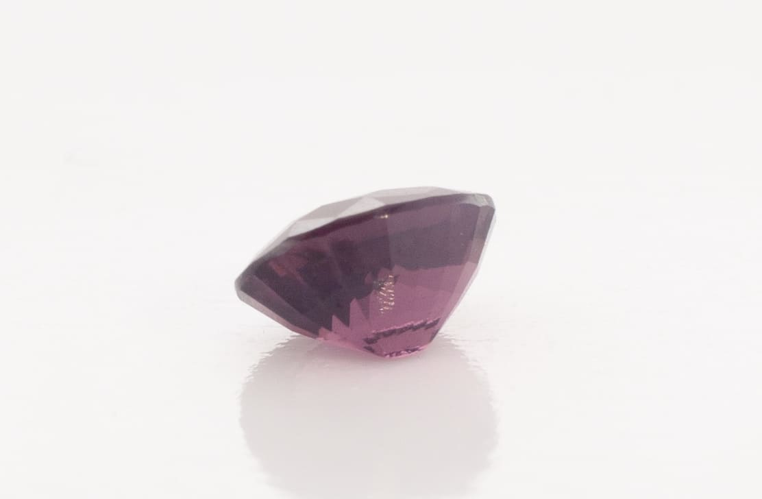 1.05ct Deep Pink Spinel VVS Oval Shape (6.6x5.4x3.8 mm) Unheated gemstone from Sri Lanka