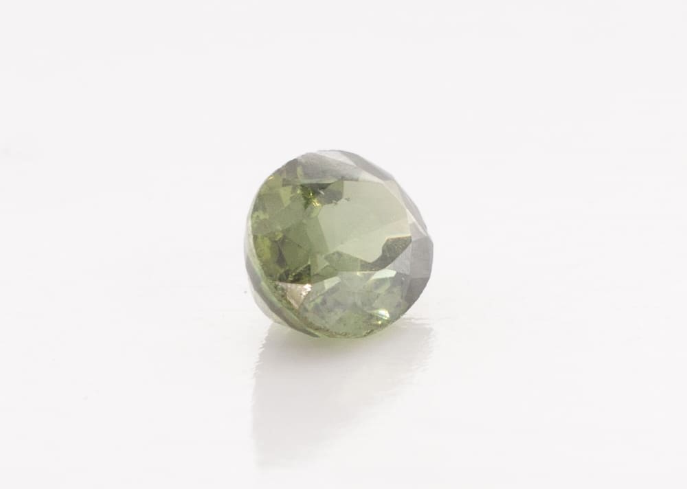 0.85ct Green Garnet SI1 Oval Shape (6.3x4.6x3.2 mm) Unheated gemstone from Sri Lanka