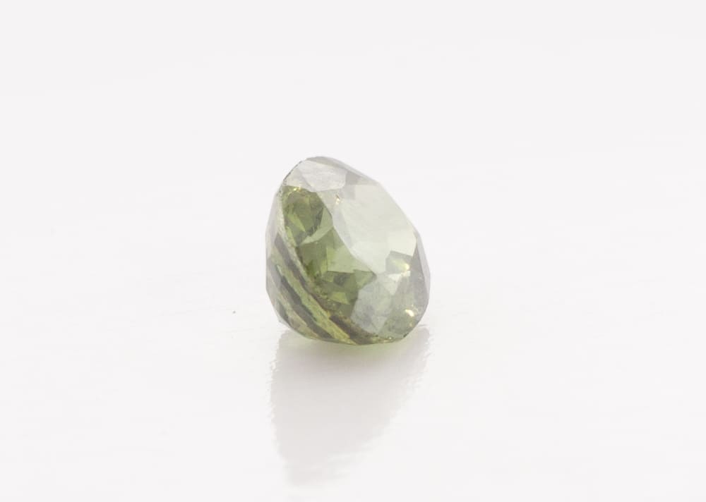 0.85ct Green Garnet SI1 Oval Shape (6.3x4.6x3.2 mm) Unheated gemstone from Sri Lanka