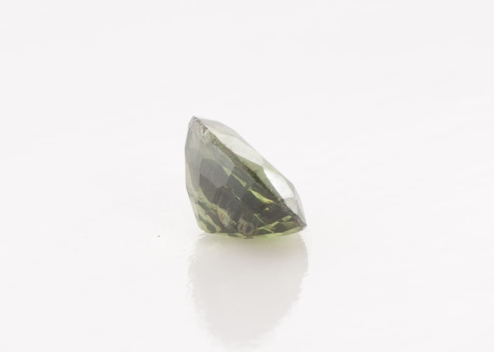 0.85ct Green Garnet SI1 Oval Shape (6.3x4.6x3.2 mm) Unheated gemstone from Sri Lanka