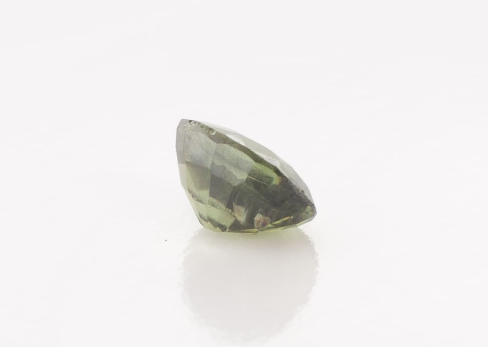 0.85ct Green Garnet SI1 Oval Shape (6.3x4.6x3.2 mm) Unheated gemstone from Sri Lanka