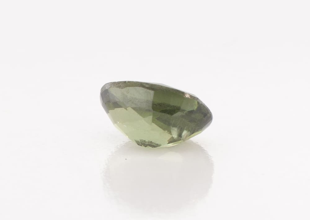 0.85ct Green Garnet SI1 Oval Shape (6.3x4.6x3.2 mm) Unheated gemstone from Sri Lanka