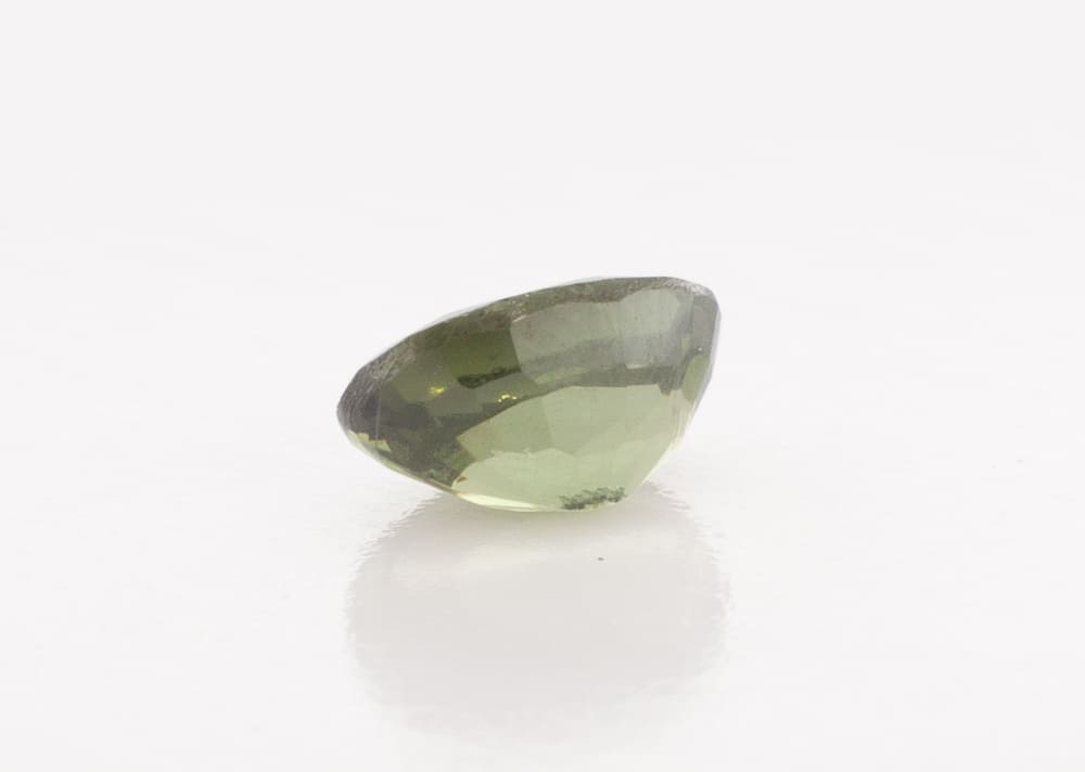 0.85ct Green Garnet SI1 Oval Shape (6.3x4.6x3.2 mm) Unheated gemstone from Sri Lanka