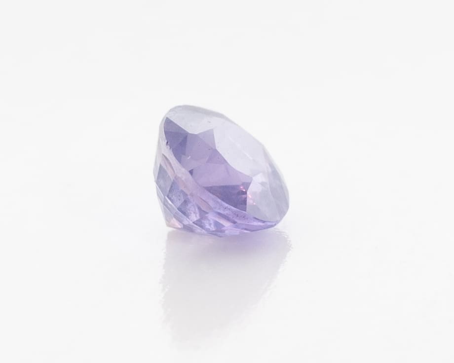 1.05ct Purple Sapphire Feather Oval Shape (6.1x5.4x3.8 mm) Unheated gemstone from Sri Lanka