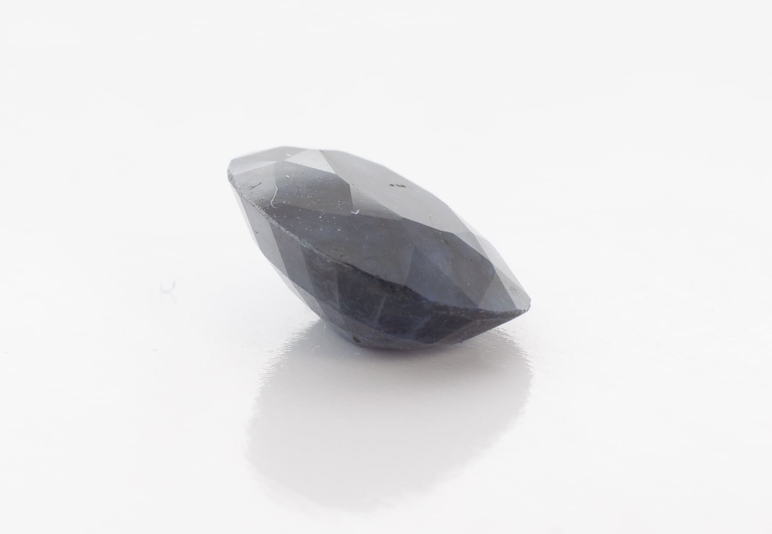 5.6ct Blue Sapphire SI1 Oval Shape (12.6x9.9x5.2 mm) Heated gemstone from Sri Lanka