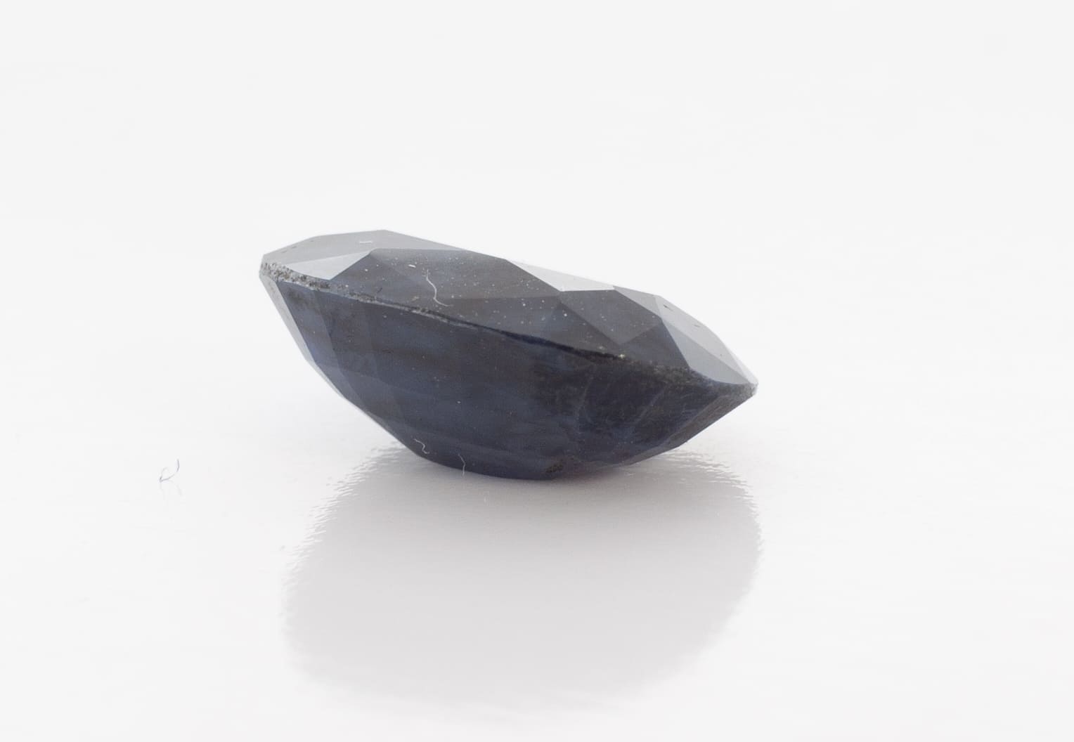 5.6ct Blue Sapphire SI1 Oval Shape (12.6x9.9x5.2 mm) Heated gemstone from Sri Lanka