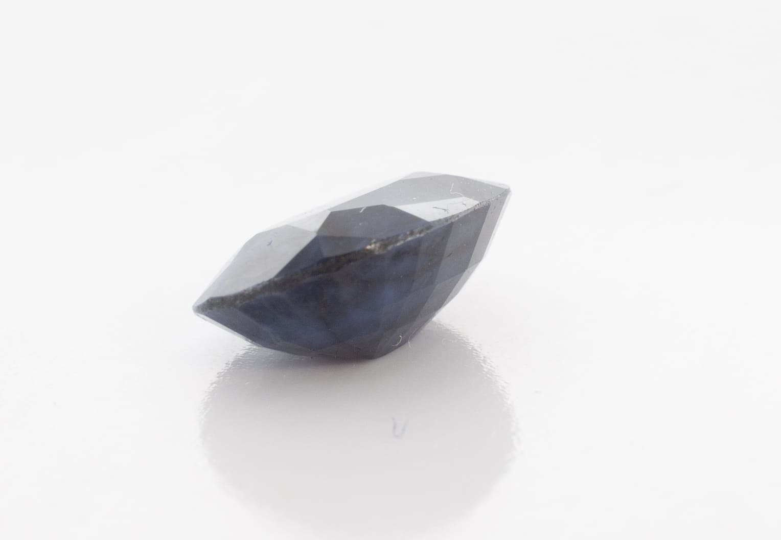 5.6ct Blue Sapphire SI1 Oval Shape (12.6x9.9x5.2 mm) Heated gemstone from Sri Lanka