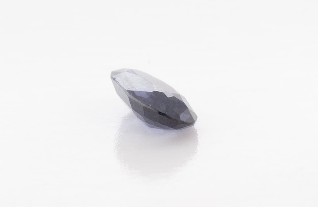 0.9ct Black Spinel VVS Oval Shape (8.1x4.7x2.4 mm) Unheated gemstone from Sri Lanka