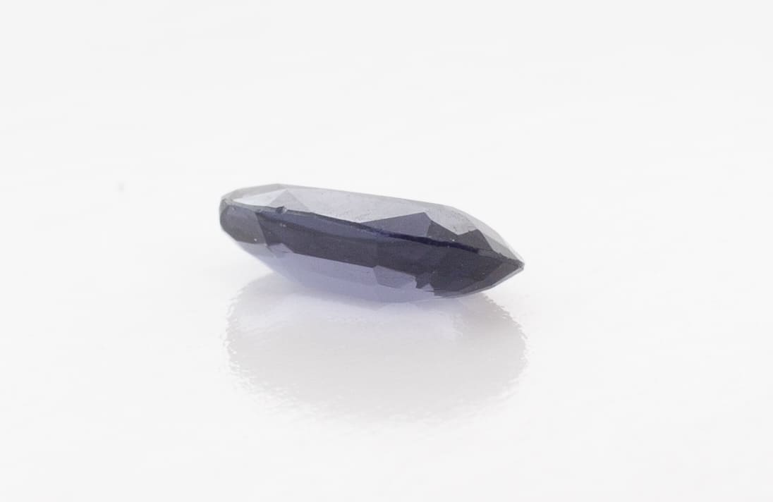 0.9ct Black Spinel VVS Oval Shape (8.1x4.7x2.4 mm) Unheated gemstone from Sri Lanka