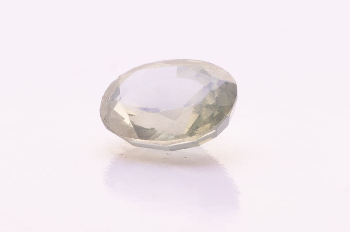 2.5ct Dark Olive Green Peridot VVS Oval Shape (8.3x6.4x4.3 mm) Unheated gemstone from Sri Lanka