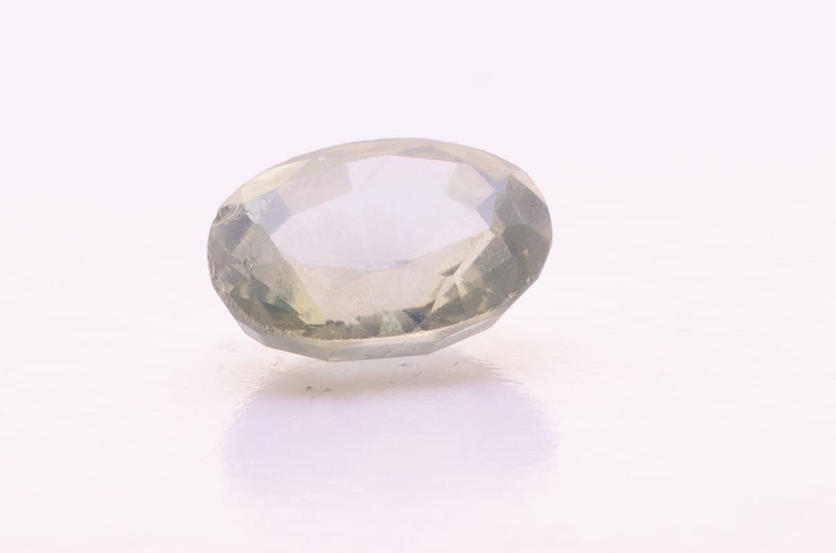 2.5ct Dark Olive Green Peridot VVS Oval Shape (8.3x6.4x4.3 mm) Unheated gemstone from Sri Lanka