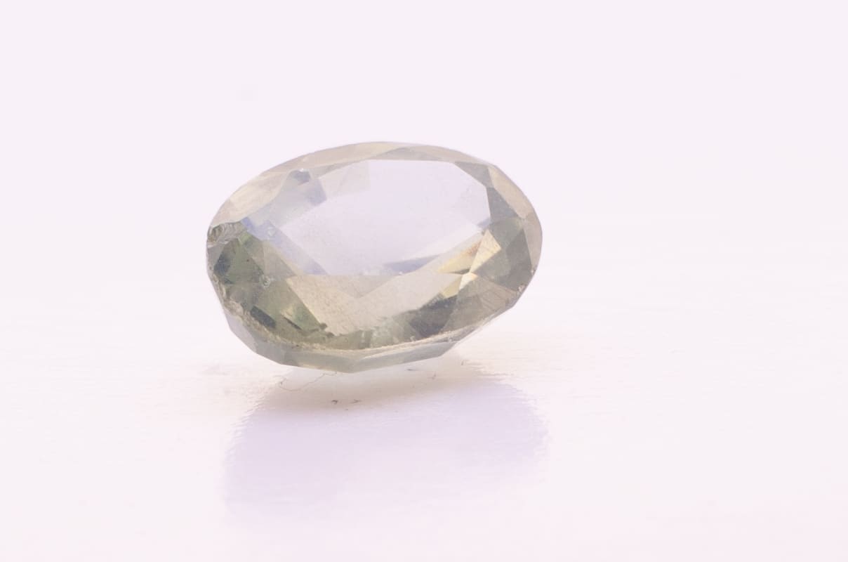 2.5ct Dark Olive Green Peridot VVS Oval Shape (8.3x6.4x4.3 mm) Unheated gemstone from Sri Lanka