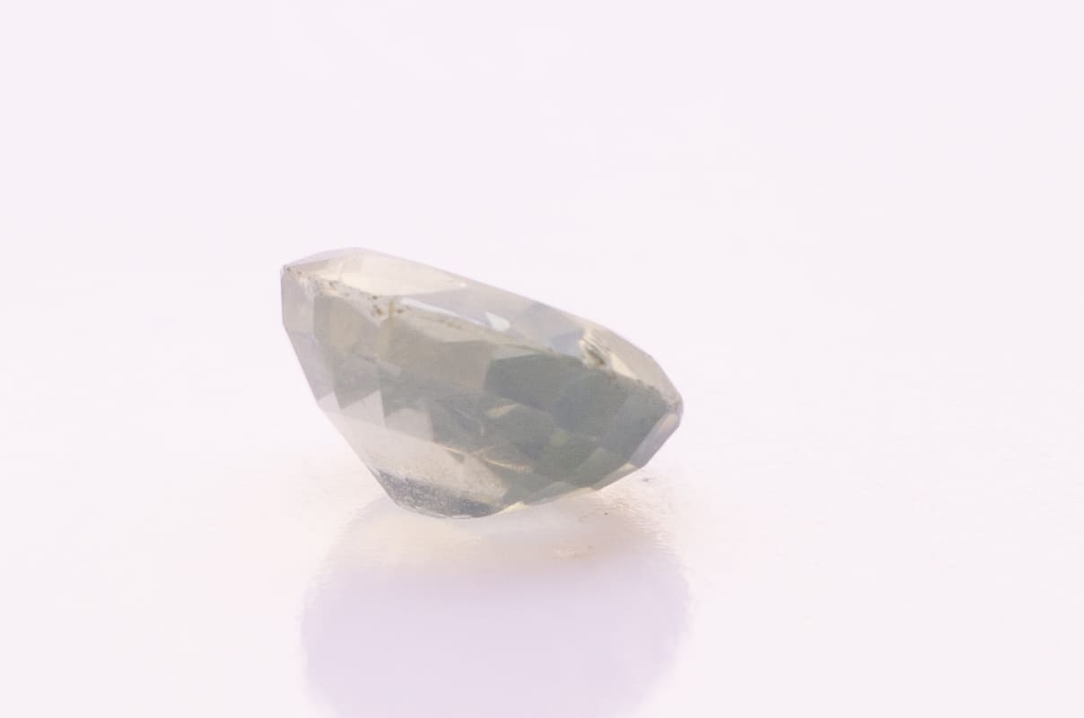 2.5ct Dark Olive Green Peridot VVS Oval Shape (8.3x6.4x4.3 mm) Unheated gemstone from Sri Lanka