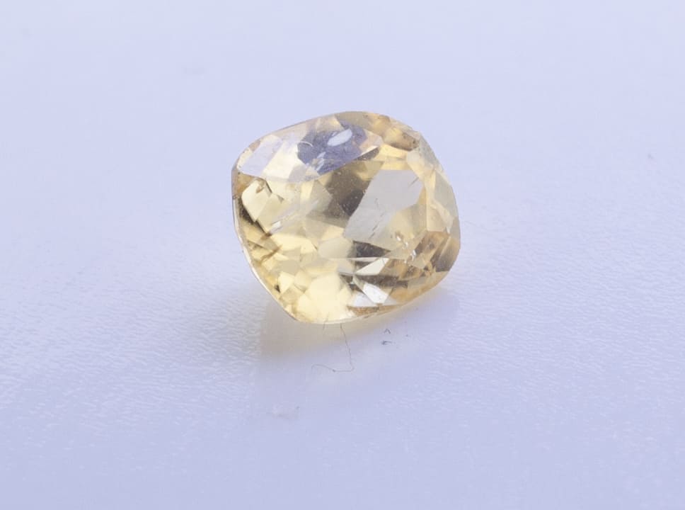 1.3ct Light Goldenrod Yellow Garnet VVS Oval Shape (6.8x5.3x3.7 mm) Unheated gemstone from Sri Lanka